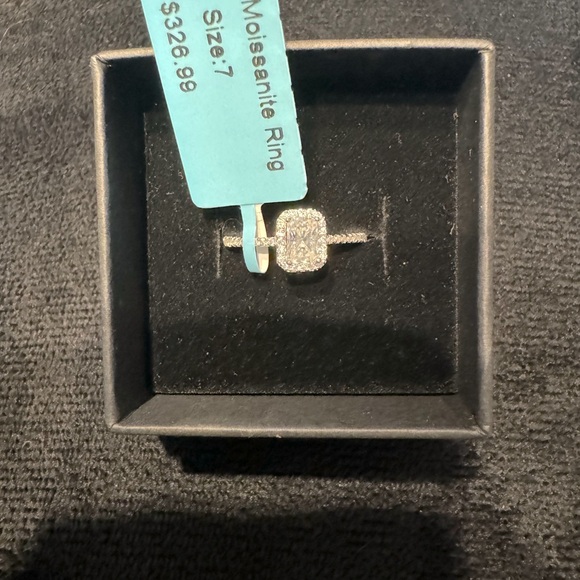 BRAND NEW Moissanite Ring size 7 sterling silver - Picture 5 of 9